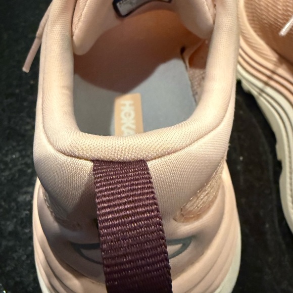 Hoka Women's Gaviota 5 size 7.5 with low mileage - Picture 7 of 10